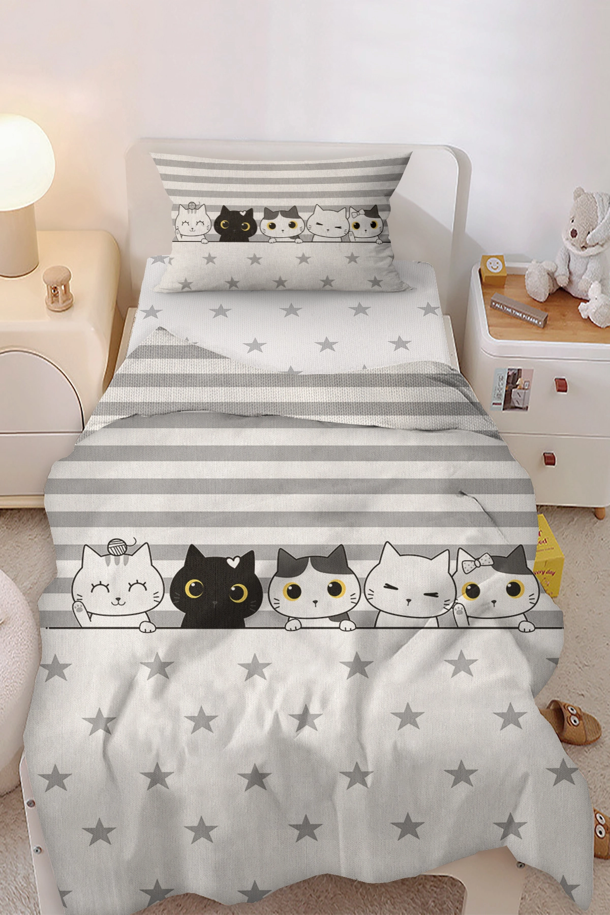 Sevimli Kediler Kardeş İkiz Kedicik Yıldızlar Desenli Tek Kişilik Bebek Çocuk Nevresim Takımı