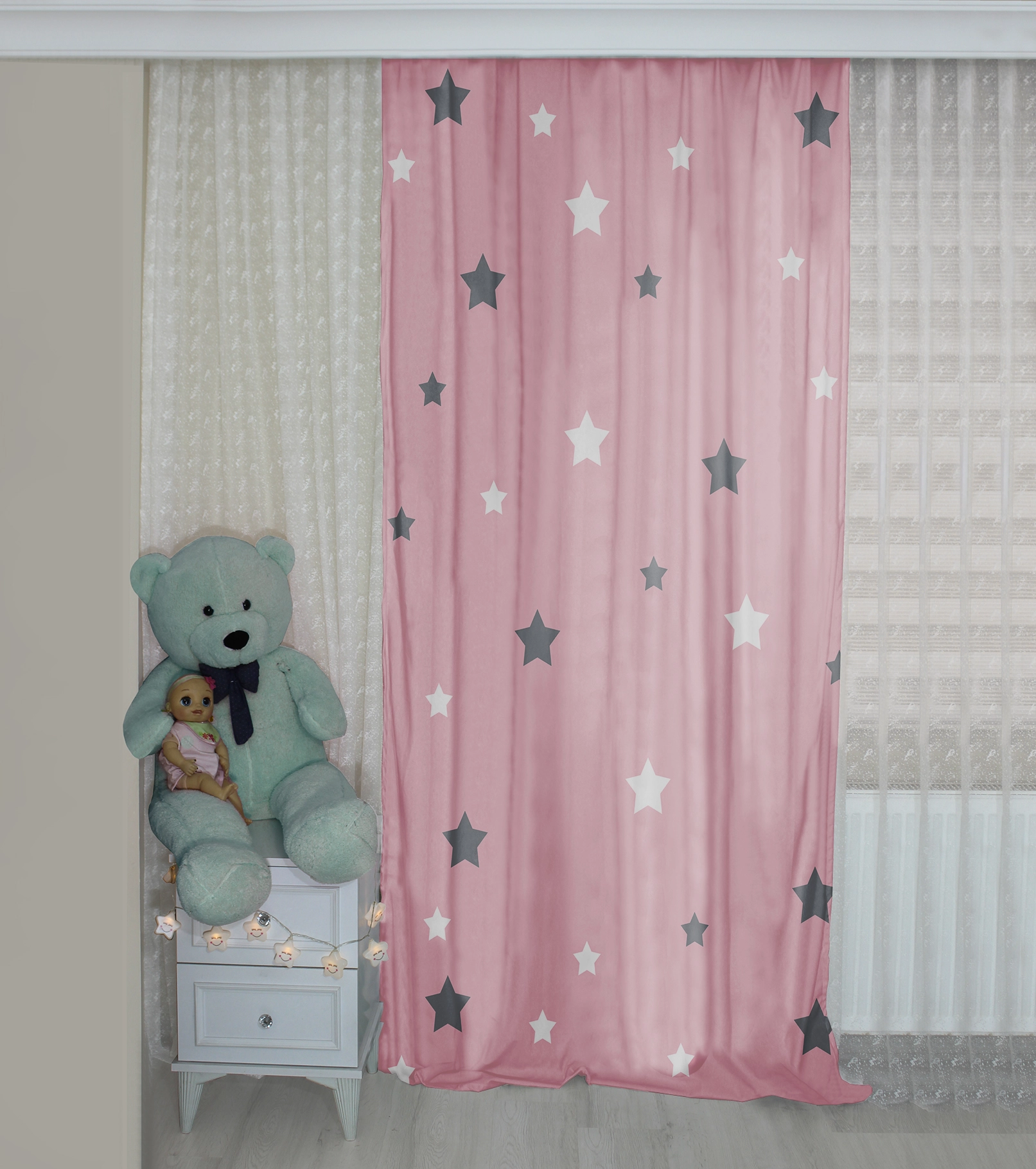 Pembe Zeminli Yıldızlı Çocuk Odası Halısı