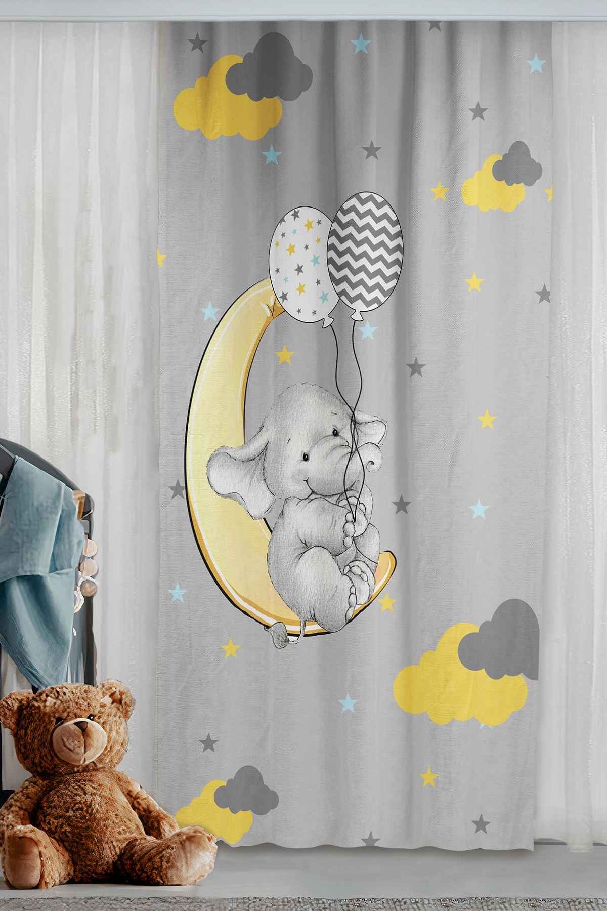 Sevimli Balon Tutan Fil Desenli Çocuk Odası Halısı