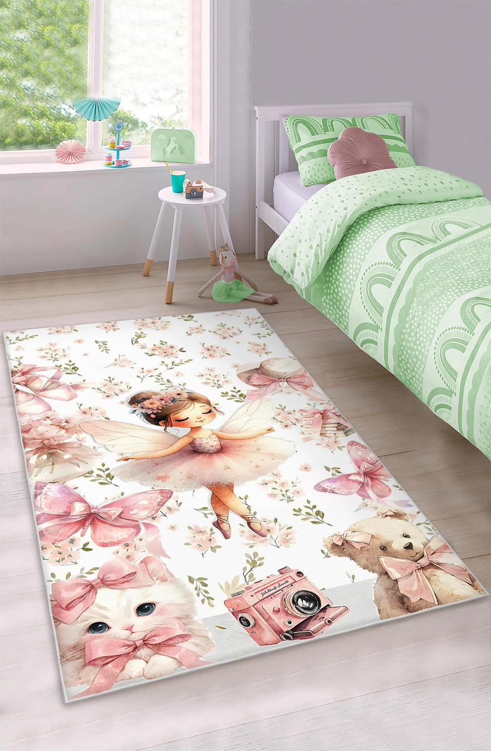 Peri Kız Kedi Ayıcık ve Fiyonk Desenli Çocuk Odası Halısı