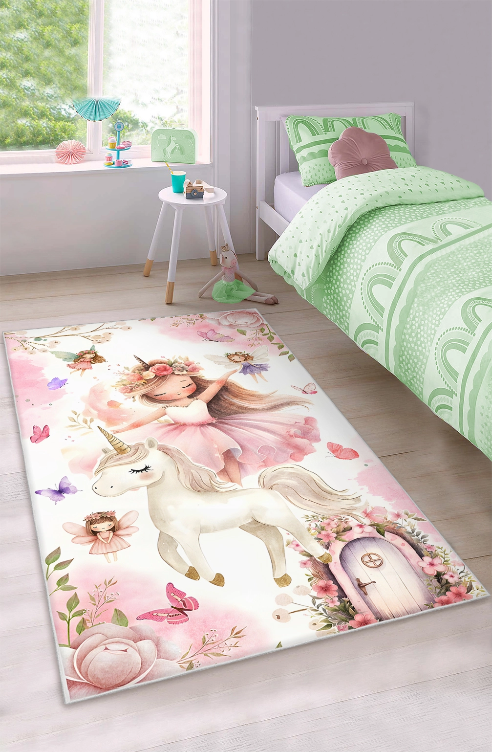 Unicorn ve Periler Desenli Kız Çocuk Odası Halısı