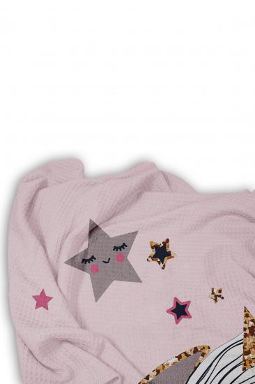 Ayda Oturan Sevimli Kız Tek Kişilik Pike (Yastık Kılıflı)