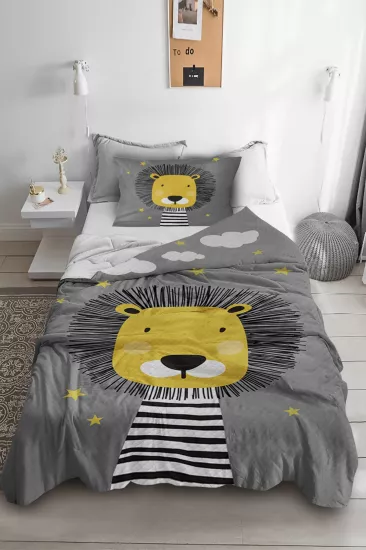 Sevimli Aslan Ve Yıldızlar Yatak Örtüsü & Pike
