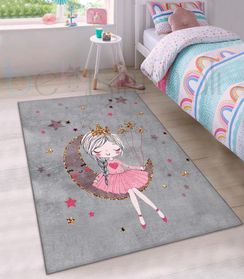 Sevimli Ayda Oturan Prenses Kız Desenli Çocuk Odası Halısı