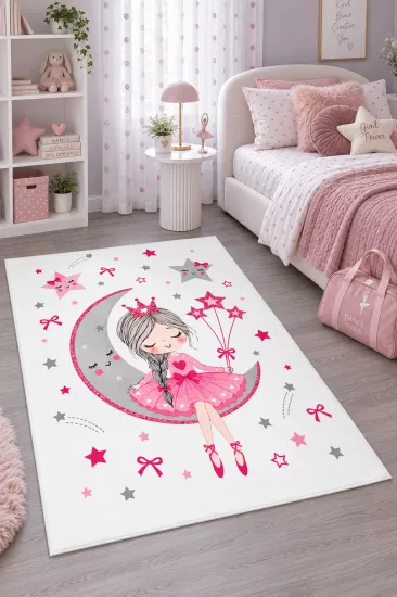 Ay Üzerinde Oturan Prenses Kız Desenli Çocuk Odası Halısı