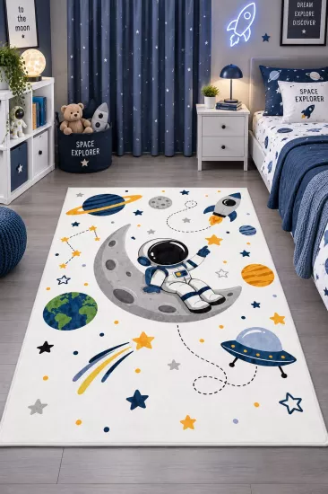 Ayda Astronot Roket ve Gezegenler Desenli Çocuk Halısı