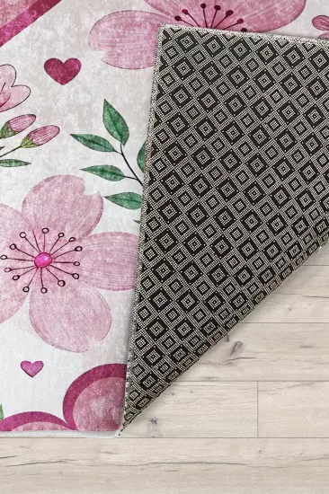 Pembe Kalp ve Çiçek Bahçesi Kız Çocuk Odası Halısı