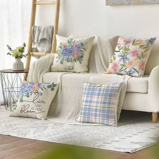 4’lü Pastel Çiçek ve Ekose Desenli Kırlent Kılıfı Seti Live Life in Full Bloom Yazılı Dekoratif Yastık
